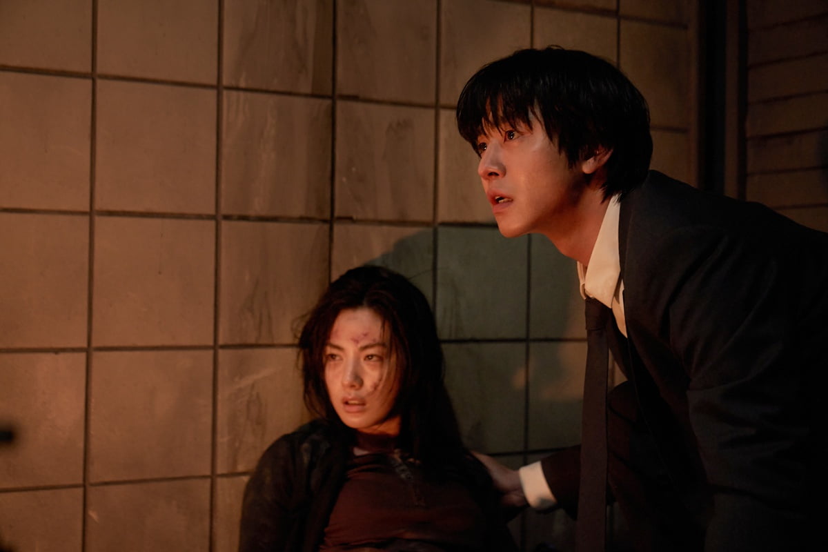 Immersive Fantasy Action: 'Omniscient Reader's Viewpoint' Unveils Second Set of Stills