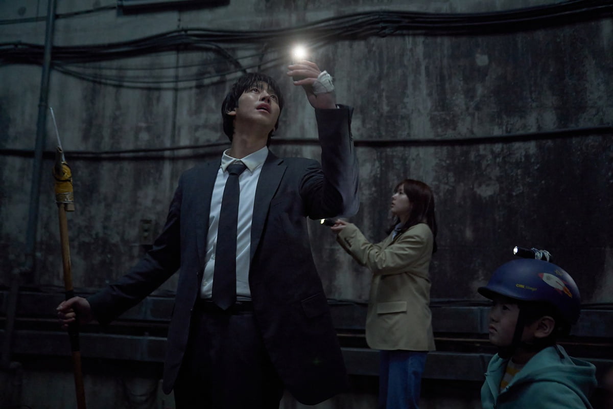 Immersive Fantasy Action: 'Omniscient Reader's Viewpoint' Unveils Second Set of Stills