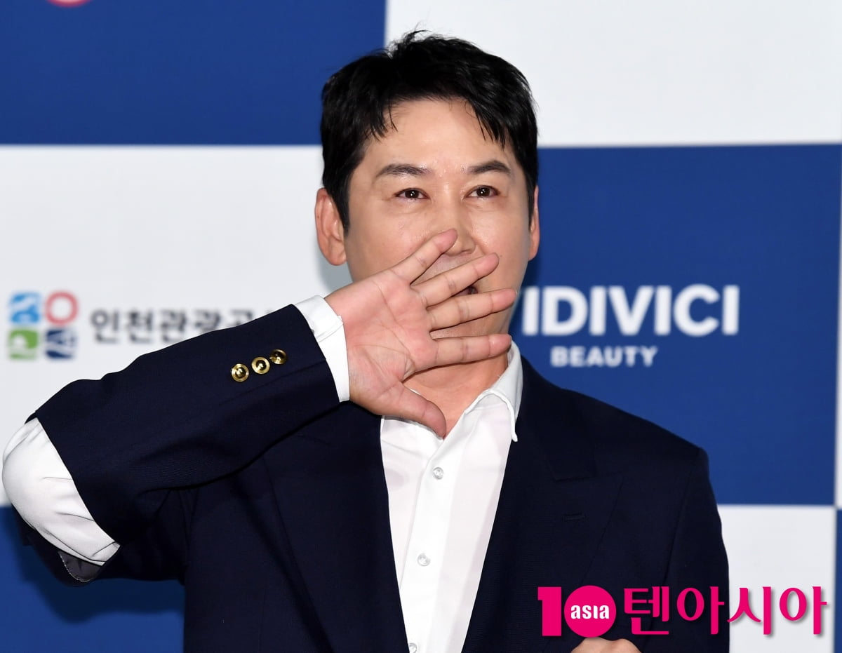 シン・ドンヨプ、第4回青龍シリーズアワードのハンドプリンティングイベントに参加