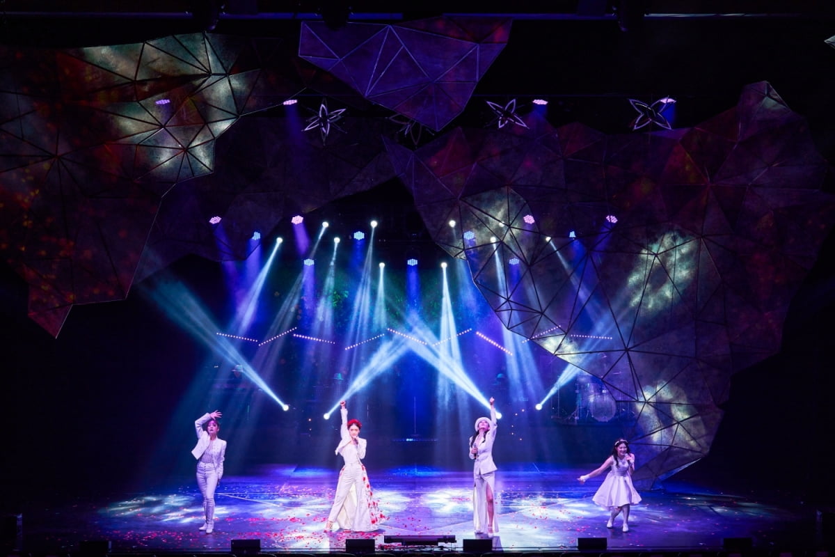 Immersive Musical 'Frida' Captivates Audiences with Intimate Performances