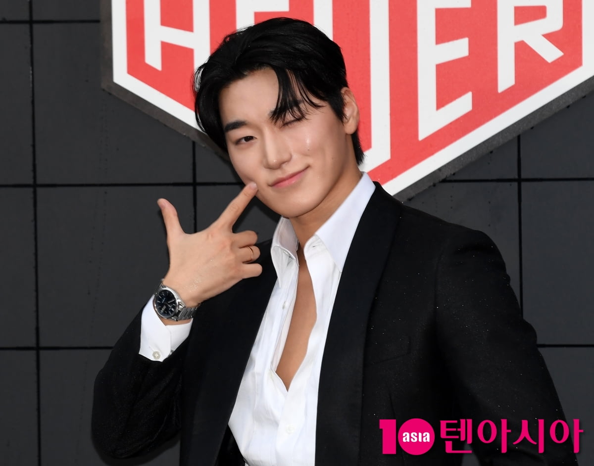 エイティーズのサン、TAG Heuerのガラディナーイベントに登場