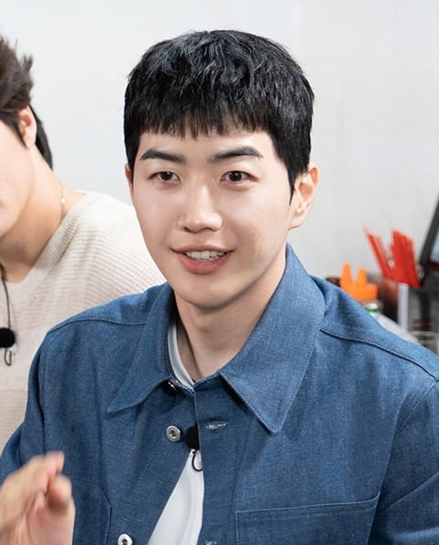 Actor Kang Hoon Shines as 'Intermittent Genius' on 'Handsome Guys'