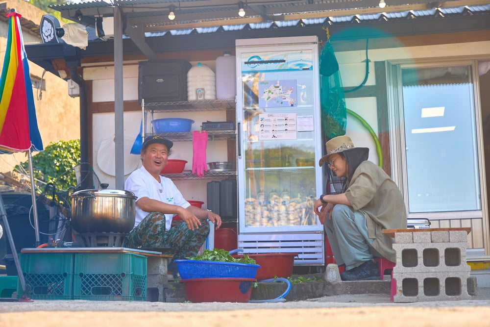 Kim Sang-ho Transforms into a Variety Show Star in TV CHOSUN's New Show 'Seasonal Men'