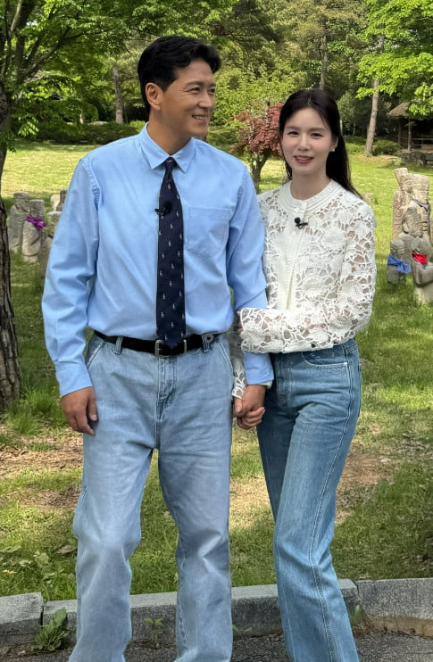 俳優ジン・テヒョン、甲状腺がん手術後に妹をサプライズ公開