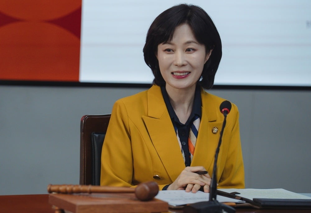Moon So-ri's Special Appearance as a Politician in 'No Moo-sa No Moo-jin' Finale