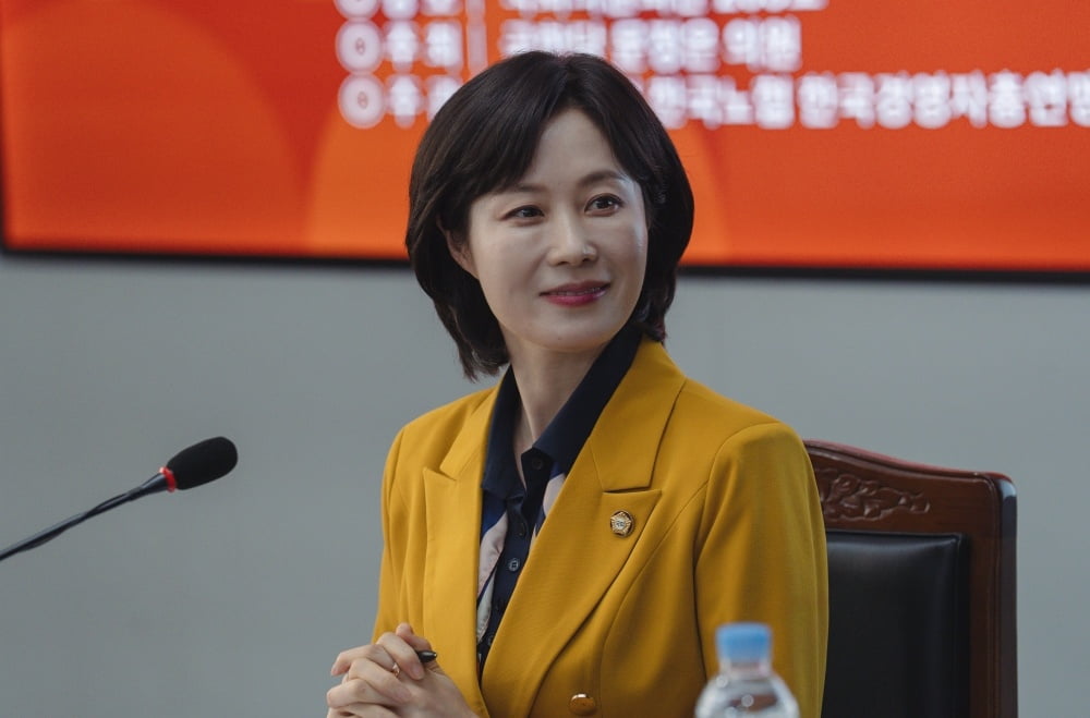 Moon So-ri's Special Appearance as a Politician in 'No Moo-sa No Moo-jin' Finale