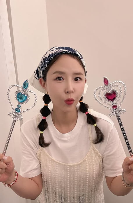 Koyote's Shinji Transforms into a Princess Ahead of Wedding