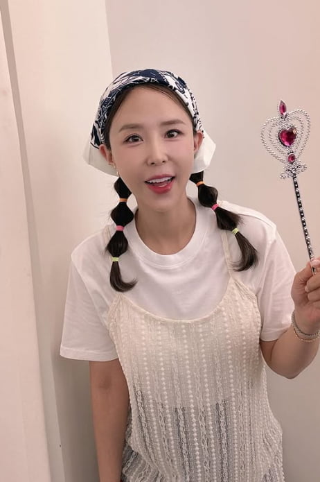 Koyote's Shinji Transforms into a Princess Ahead of Wedding