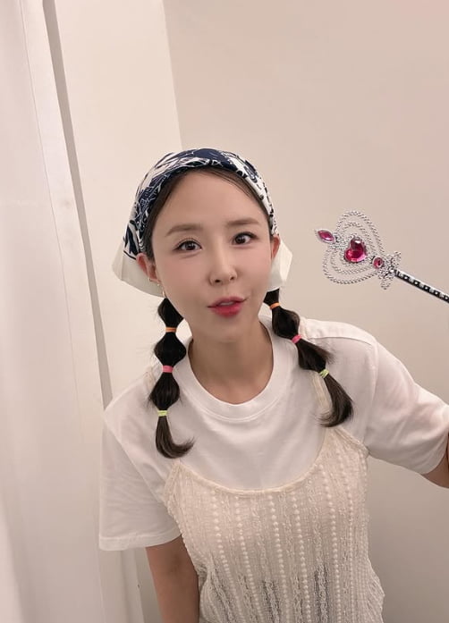 Koyote's Shinji Transforms into a Princess Ahead of Wedding