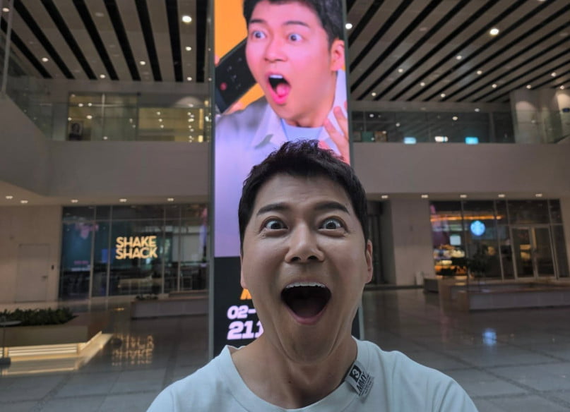 Korean Broadcaster Jeon Hyun-moo Reflects on His Passion for Broadcasting