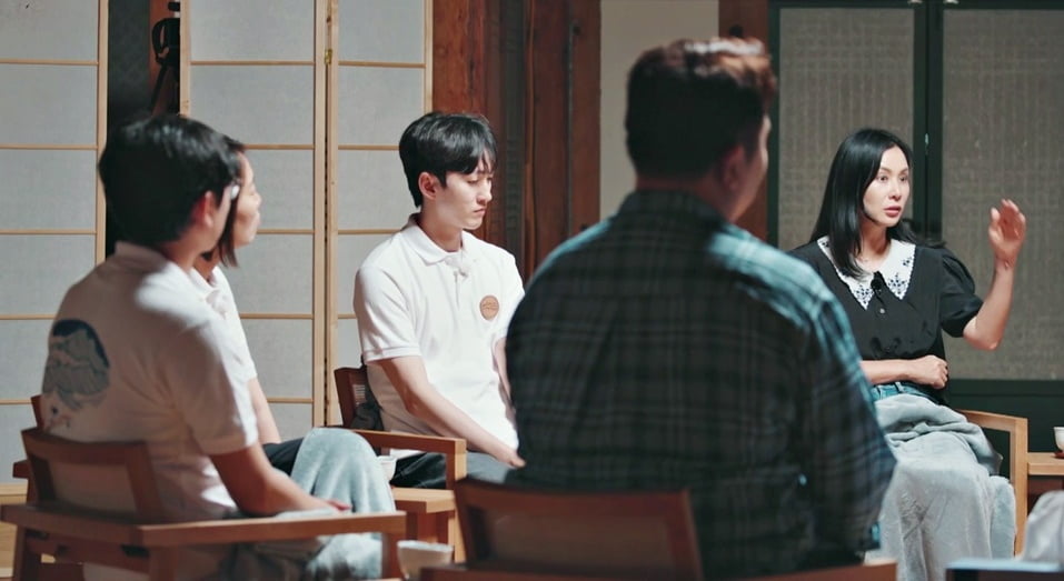 Ko So-young Reveals Her Bare Face and Morning Routine on 'Oh Eun-young Stay'