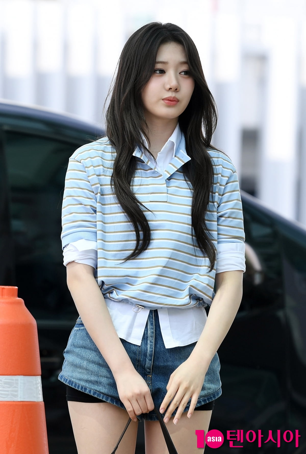BABYMONSTER's Laura Departs for Taiwan for '2025 1st World Tour '