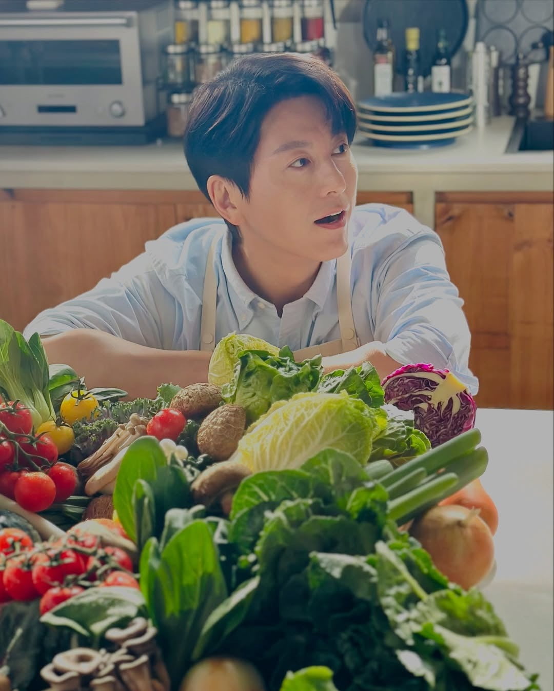 Korean Actor Ryu Soo-young Releases Cookbook, Showcasing His Culinary Skills