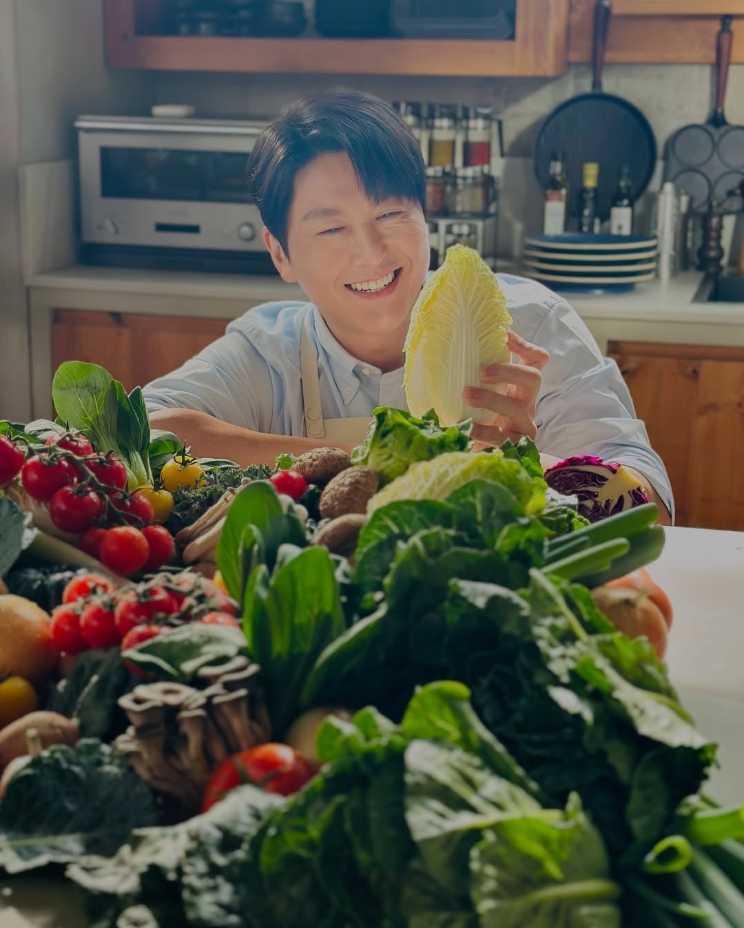 Korean Actor Ryu Soo-young Releases Cookbook, Showcasing His Culinary Skills