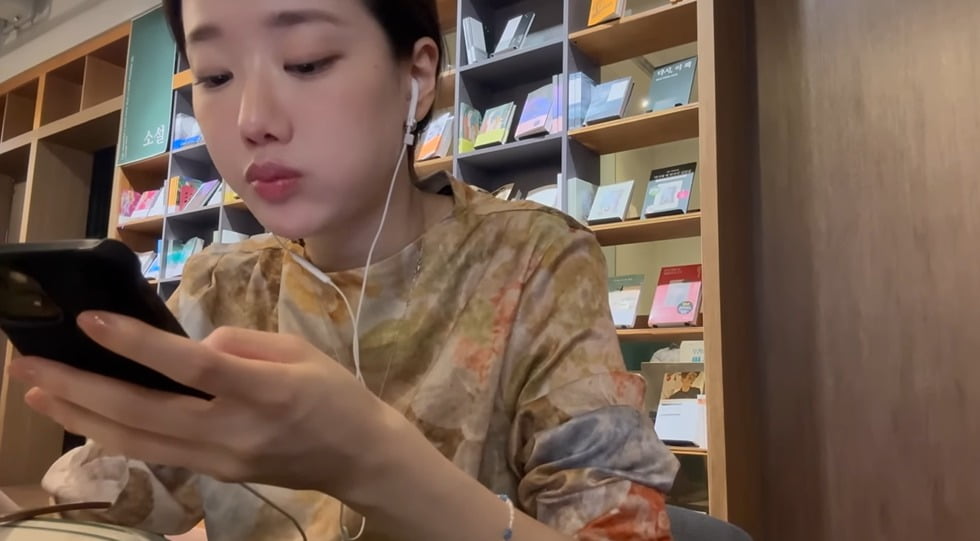 Former April Member Naeun Lee Enjoys a Day of Solitude and Announces New Drama Role