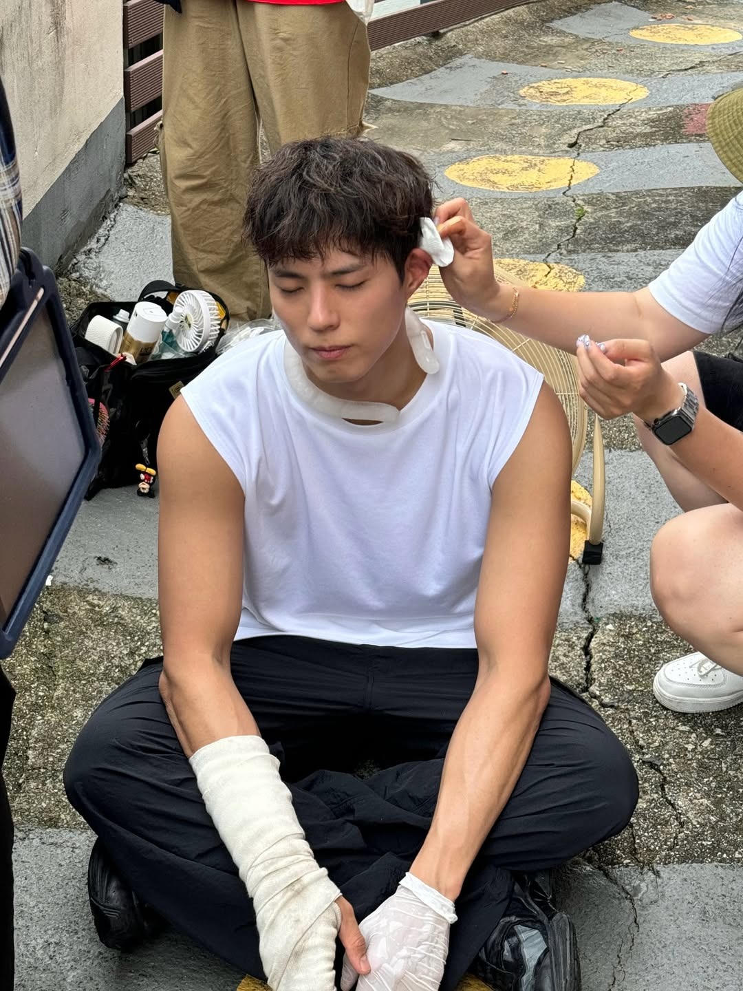 Park Bo-gum Captivates Fans with Boyish Charm and Muscular Physique in 'Good Boy'