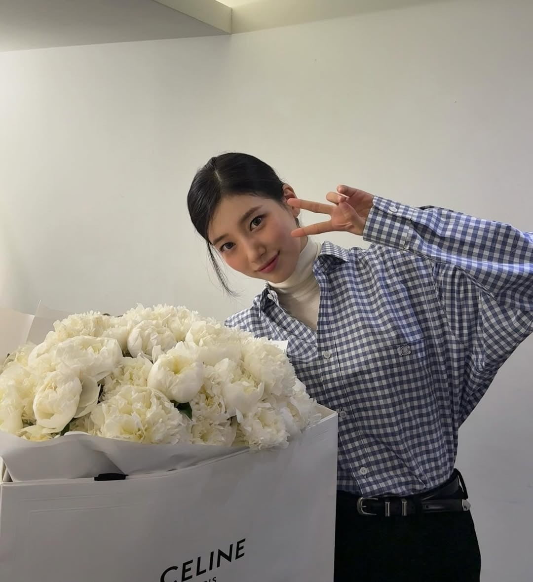 Suzy Stuns with Enhanced Beauty in Latest Social Media Photos