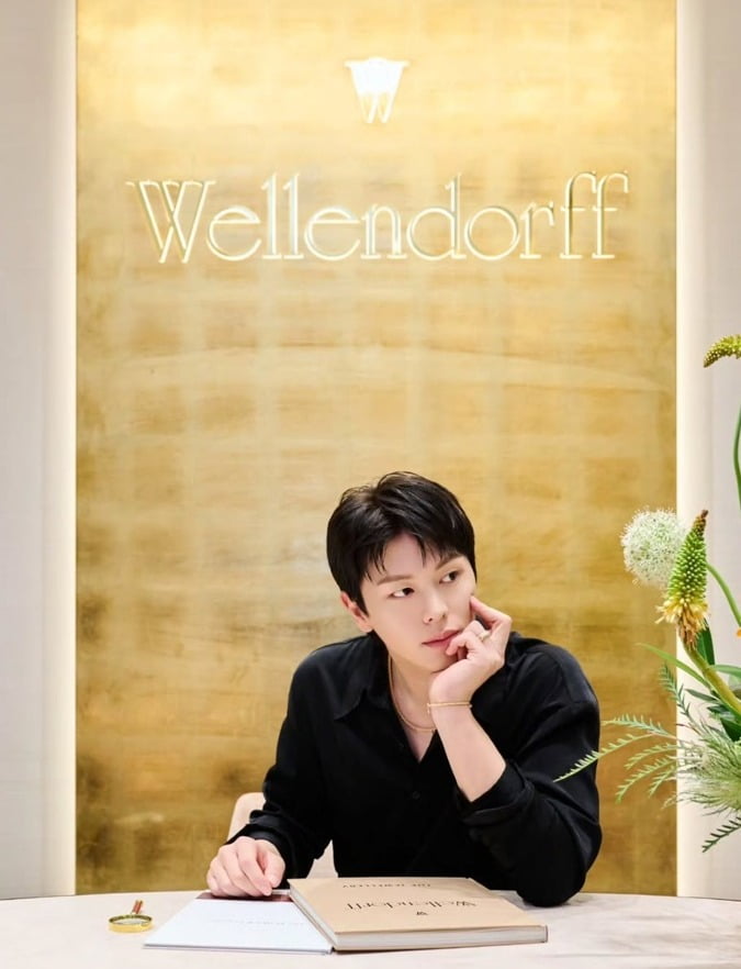 Yook Sung-jae Shines with Versatile Charm at Wellendorff Event