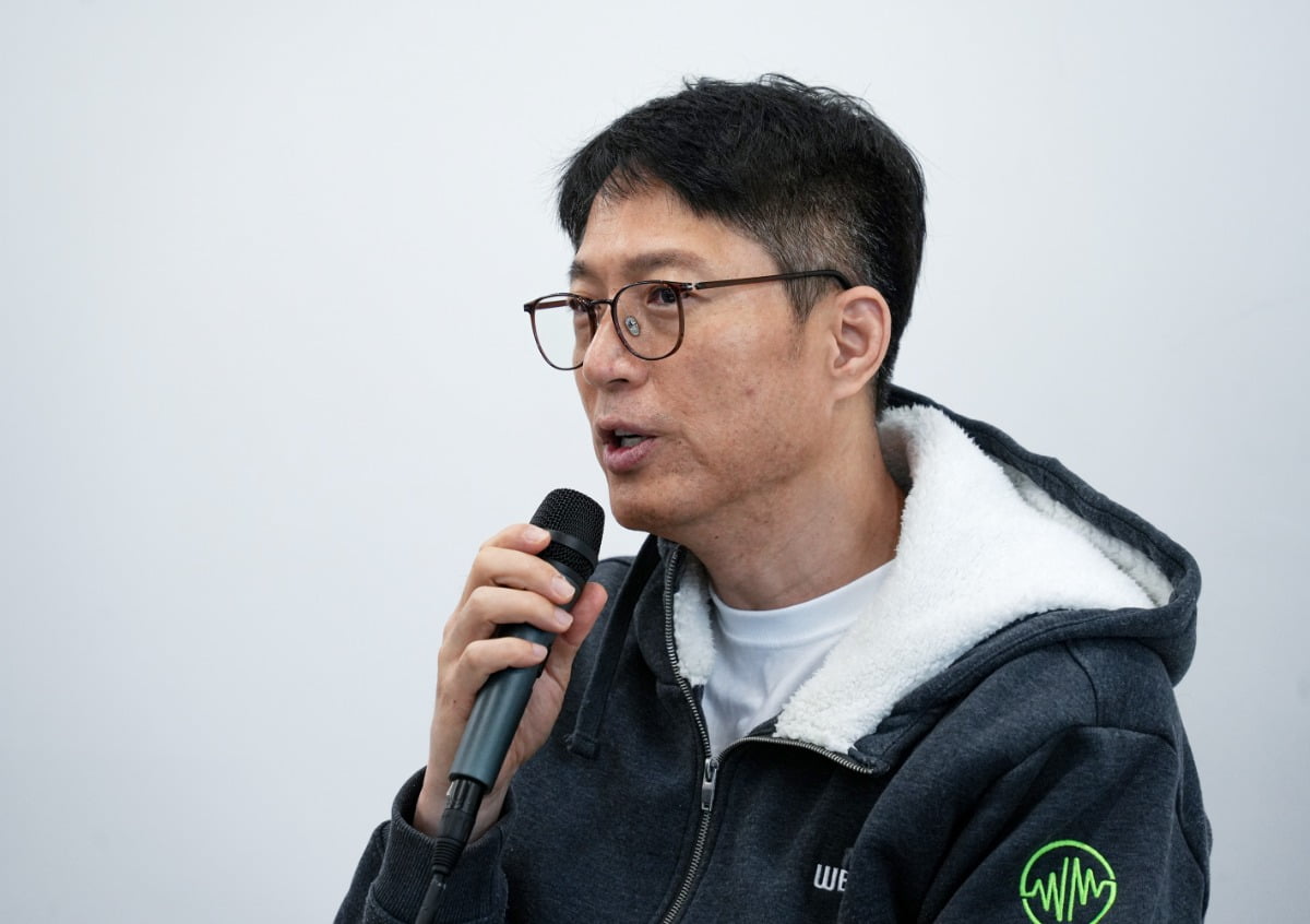 김석환 위믹스 재단 (WEMIX PTE. LTD.) 대표가 지난달 3일 경기 성남시 테크1타워에서 긴급 기자 간담회를 열고 취재진에 대응 경과와 향후 계획을 설명하고 있다. 사진=연합뉴스