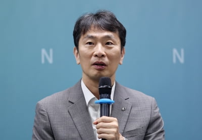 떠나는 이복현 "복합적 금융난관 되레 실력 발휘 기회…개혁 지속해야"