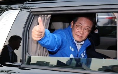 이재명 "분열의 정치 맞섰던 김대중·노무현 길 잇겠다"