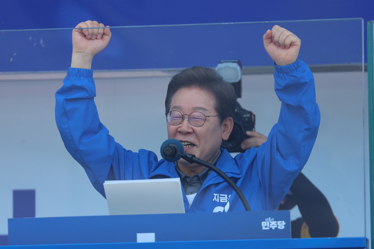 더불어민주당 이재명 대선 후보가 선거를 이틀 앞두고 '험지 공략'에 나선 1일 대구광역시 동대구역 광장에서 열린 유세에서 시민들에게 지지를 호소하고 있다. 사진=연합뉴스