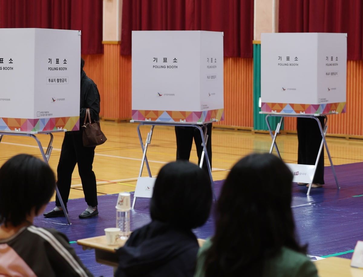 외신도 한국 대선 실시간 속보 타전…"경제 회복·분열 치유 과제"