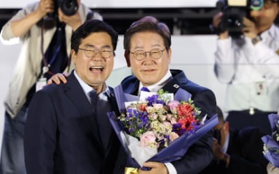 李 대통령, 박찬대 만찬 연기…'친명 대 친명' 당권 경쟁 속 중립 행보