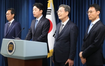 [속보] 李대통령, 수석급 인사 단행…정무수석에 우상호 전 의원
