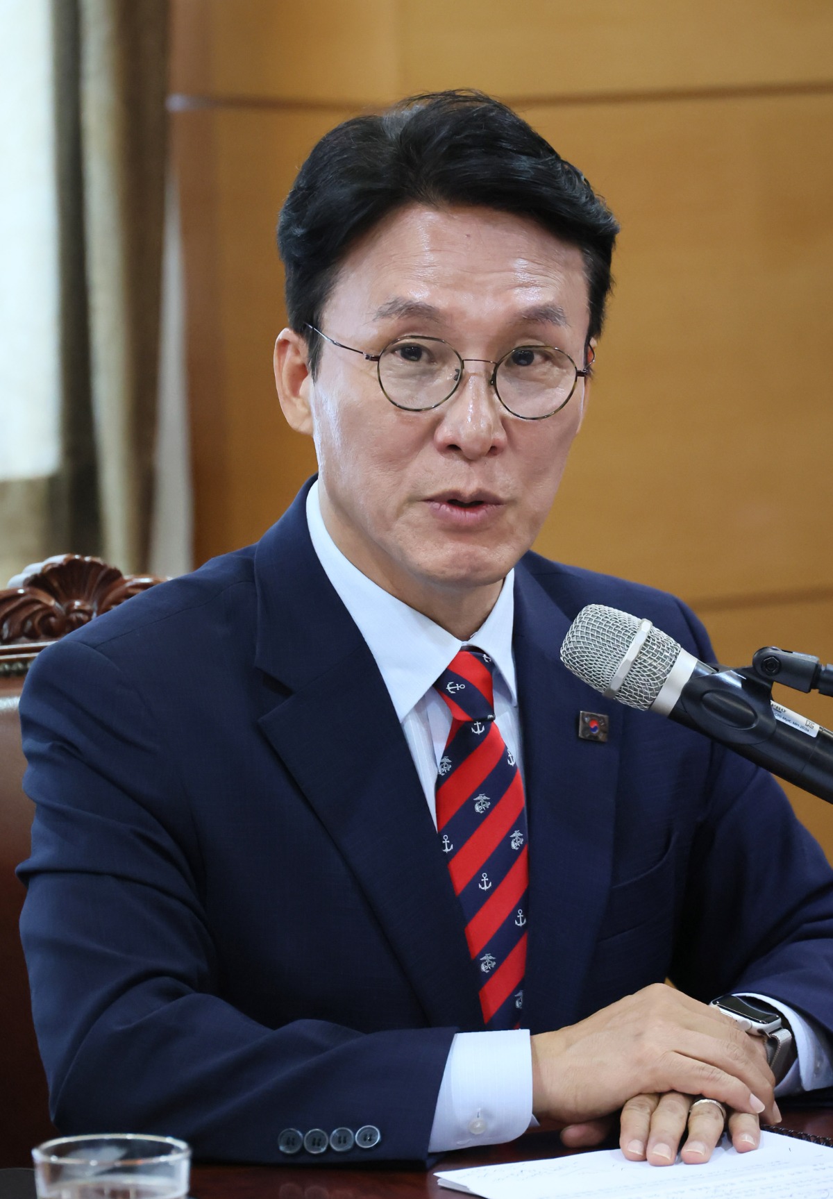 김민석 국무총리 후보자가 14일 서울 종로구 통의동 금융감독연수원에 마련된 청문회 준비단 사무실에서 식품·외식업 협회와 전문가 등이 참석한 가운데 열린 밥상물가 안정을 위한 경청 간담회에서 발언하고 있다. 연합뉴스