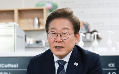 李 대통령, 비공개로 장남 결혼식…소년공 시절 친구들 초청
