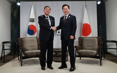 [속보] 李대통령 "한일, 이웃처럼 뗄 수 없는 관계"…이시바 "한일 협력·공조"