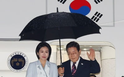 李대통령, '첫 정상외교' G7 회의 일정 마치고 귀국길