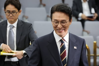與 "김민석 의혹, 대부분 해소" vs 野 "말뿐이고 자료 없어"