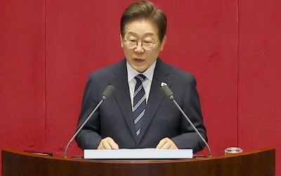 [속보] 李 "경제는 타이밍…긴축 고집은 정부 존재이유 부정"