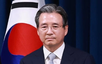 李, 경제수석에 '기업가 혁신' 전문가…文, '소주성 설계' 학자