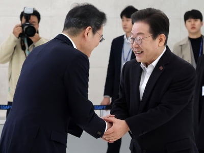 "이재용 손 잡고 최태원과 차담회"…이재명 '광폭 행보' 주목