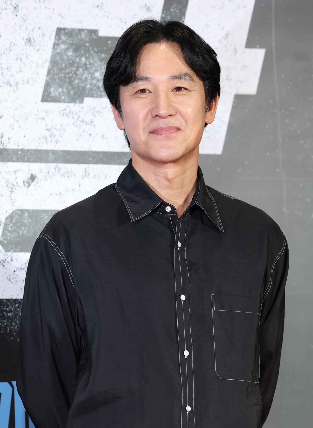 배우 엄태웅이 지난 4월 15일 서울 강남구 메가박스 코엑스에서 열린 영화 '야당'(감독 황병국) VIP 시사회에 참석해 포즈를 취하고 있다. 사진=뉴스1
