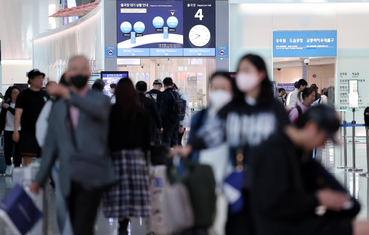 지난달 2일 오전 인천국제공항 제1여객터미널 출국장이 여행객들로 붐비고 있다. 사진=뉴스1
