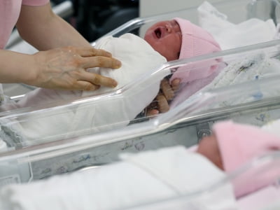 4월 출생아 3년 만에 2만명 웃돌아…전년비 증가율 34년 만 최고