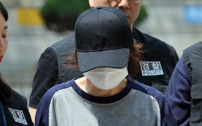'대리투표' 선거사무원 영장심사 출석…"순간 잘못된 선택, 죄송"
