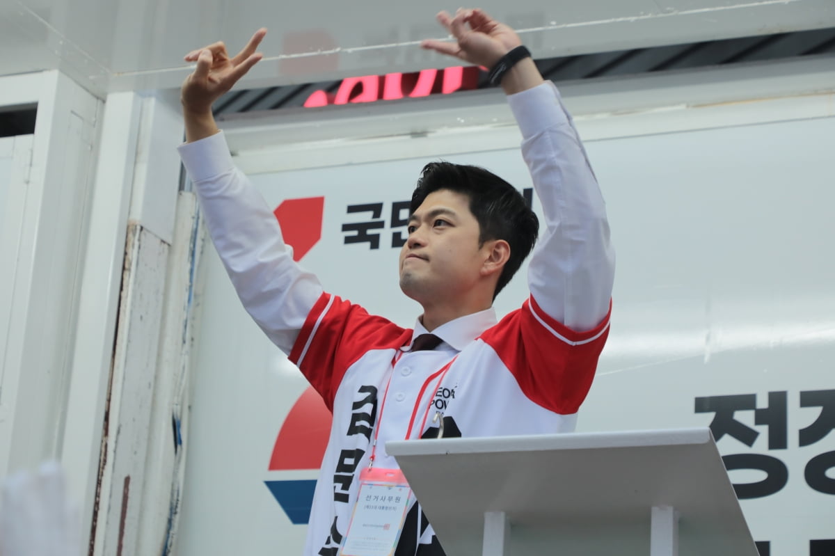 토토사이트 라이타 국민의힘 비상대책위원장이 지난 2일 오후 울산 중구 홈플러스사거리에서 열린 국민의힘 울산선대위 피날레 유세에 참석해 김문수 대통령 후보를 향한 지지 연설을 하고 있다./ 사진=뉴스1