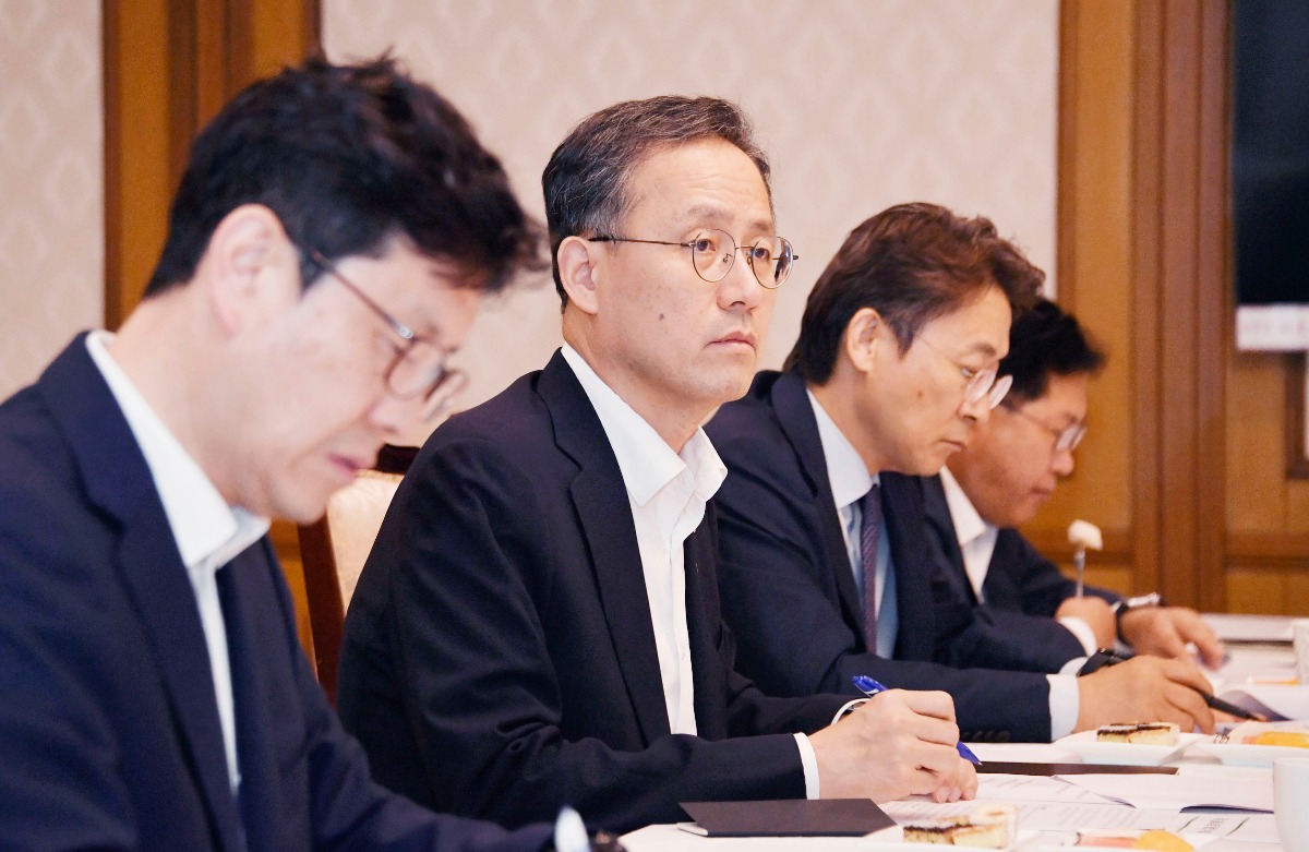 이형일 기획재정부 장관 직무대행 1차관이 13일 서울 종로구 정부서울청사에서 열린 '긴급상황점검회의'를 주재하고 있다. /사진=기획재정부 제공