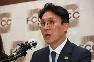 솜사탕토토, '세비 외 수입'으로만 5억?…출판기념회가 뭐길래 [정치 인사이드]