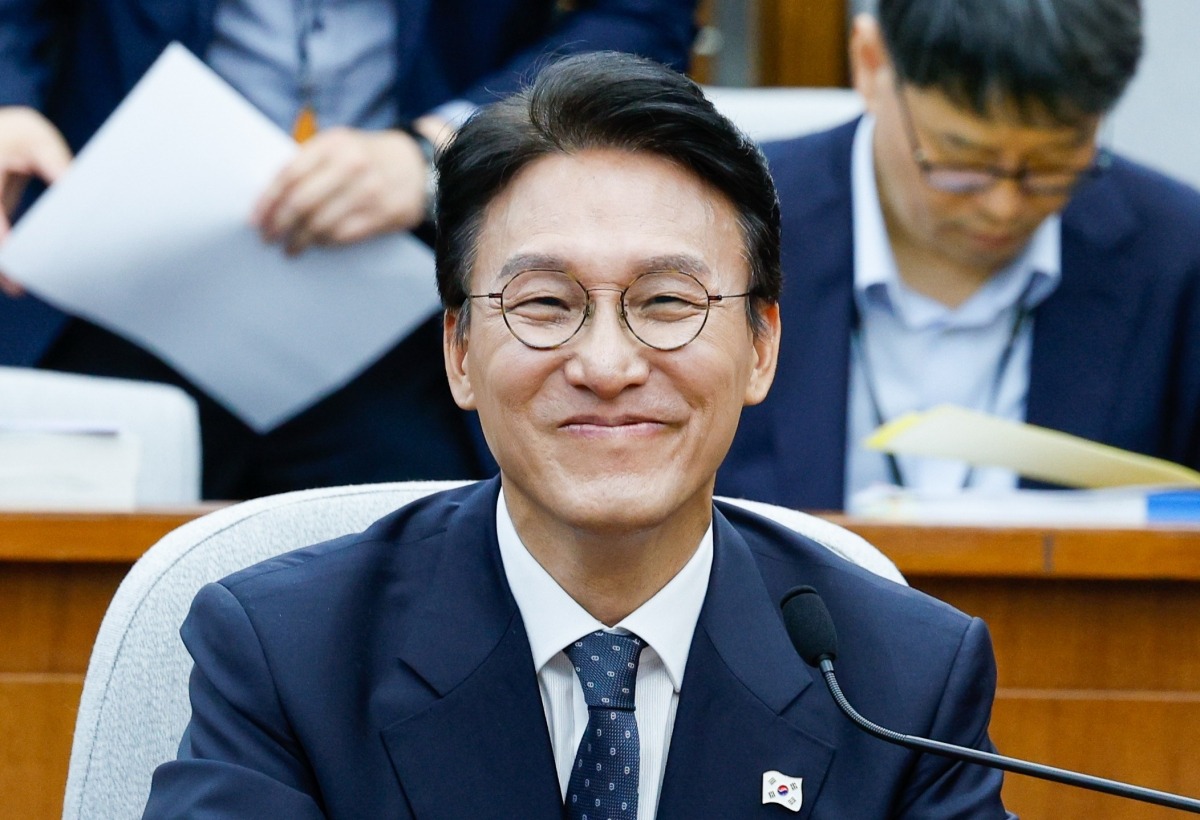 김민석 국무총리 후보자가 24일 오전 서울 여의도 국회에서 열린 인사청문회에 출석해 미소짓고 있다. 사진=뉴스1