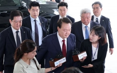 경찰 조사 거부한 尹, 오후 조사 재개…검찰 조사엔 응해
