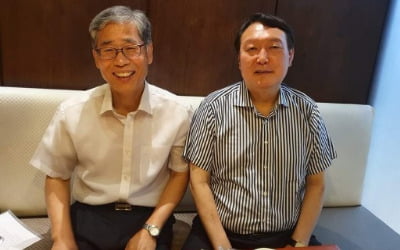 尹 접견한 신평 "1.8평 독방, 생지옥…얼굴은 평안한 모습"