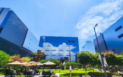 '1조 잭팟' 환호…이 불황에 성과급 '기본급 100%' 쏜 회사