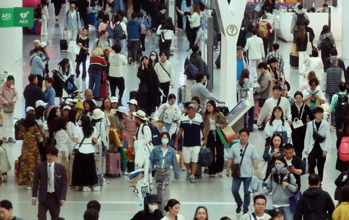 지난 4월 인천국제공항 제1터미널 면세구역 모습. 연합뉴스