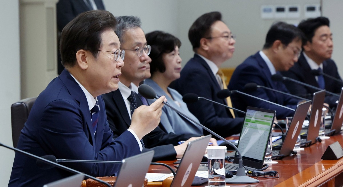 이재명 대통령이 1일 서울 용산 대통령실 청사에서 열린 국무회의를 주재하며 발언하고 있다./김범준 기자